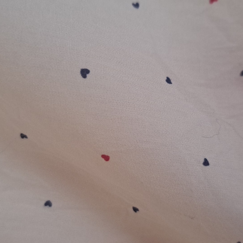 Frank & Eileen Barry White Cotton With Tiny Red And Navy Hearts Button EUC M - Picture 5 of 9